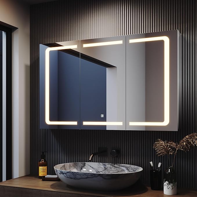 SONNI Spiegelkast met verlichting 105 x 65 cm driedeurs badkamerspiegelkast met stopcontact en aanraakschakelaar